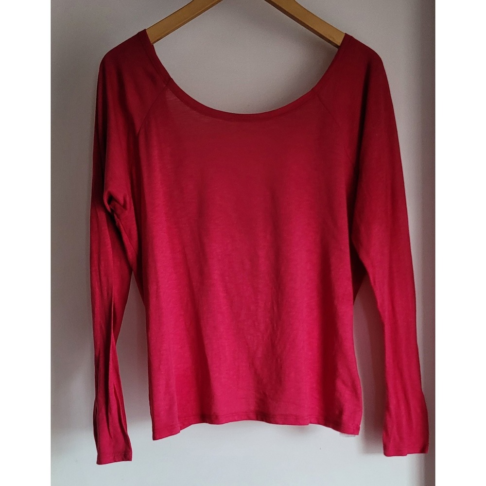 Fabletics Long-Sleeve T-Shirt Medium Casual Raspberry Red Open‎ Back